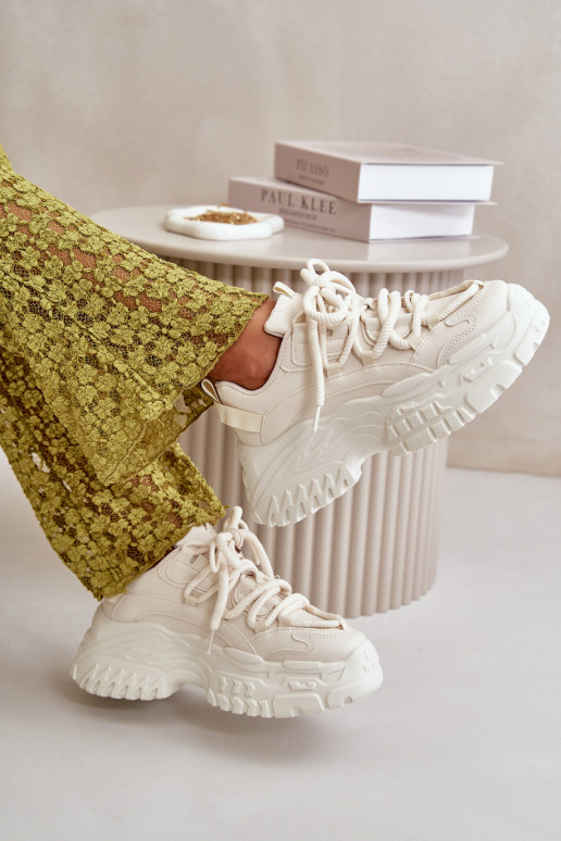 Sneakers tüüpi jalanõud Pealiste omad Sellel onssiivsel tallal Elevandiluu värvi Nevela Sneakers tüüpi jalanõud Pealiste omad Sellel onssiivsel tallal Elevandiluu värvi Nevela
