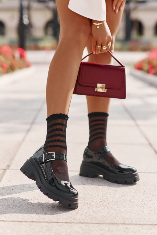 Laque jalatsid Pealiste omad neetide ja pandlaga msuud Plikuria