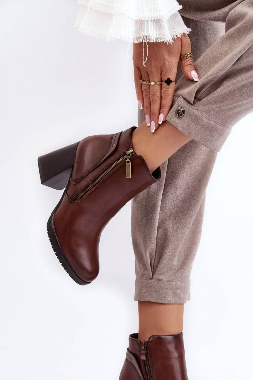 Kõrgete kontsadega saapad pruuni...