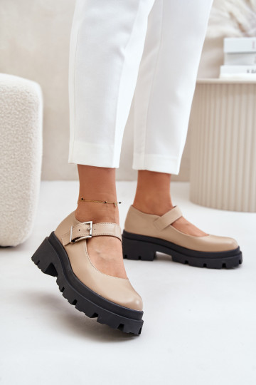 jalatsid Pealiste omad neetide ja pandlaga beeži värvi Plikuria