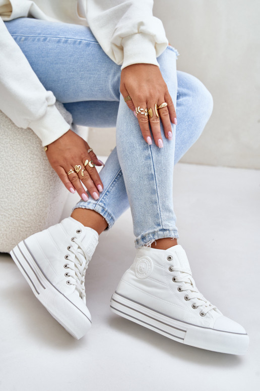 voodriga naiste saapad platvormiga OO274A473 valget värvi