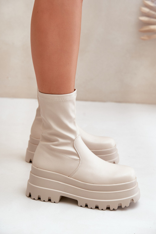 Pealiste poolsaapad platvormiga Elevandiluu värvi Florinara Pealiste poolsaapad platvormiga Elevandiluu värvi Florinara