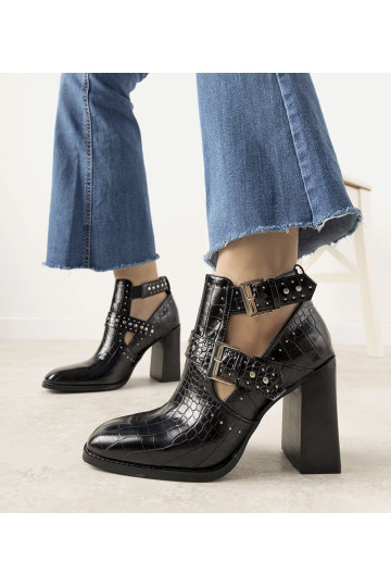 Mustad ažuursed kontsaga...