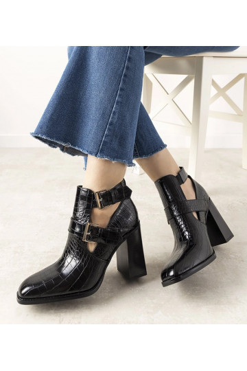 Mustad krokodillimustriga...