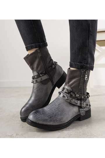 Hallid poolsaapad...