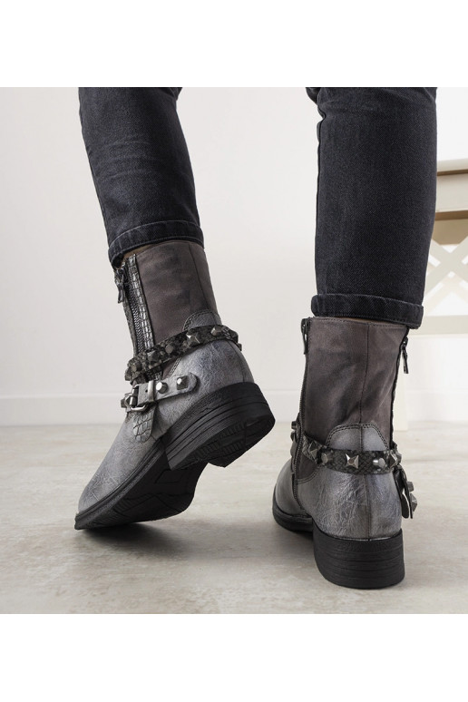 Hallid poolsaapad naastudega...