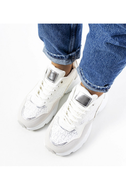 Viale naiste valged tossud