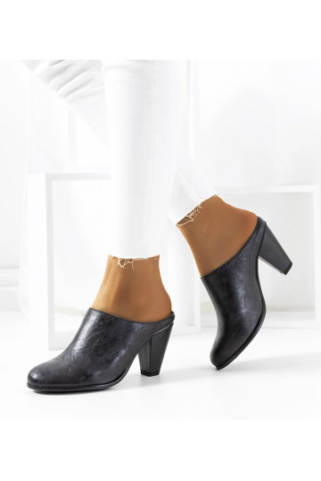 Musta Plotkini kontsaga muulad