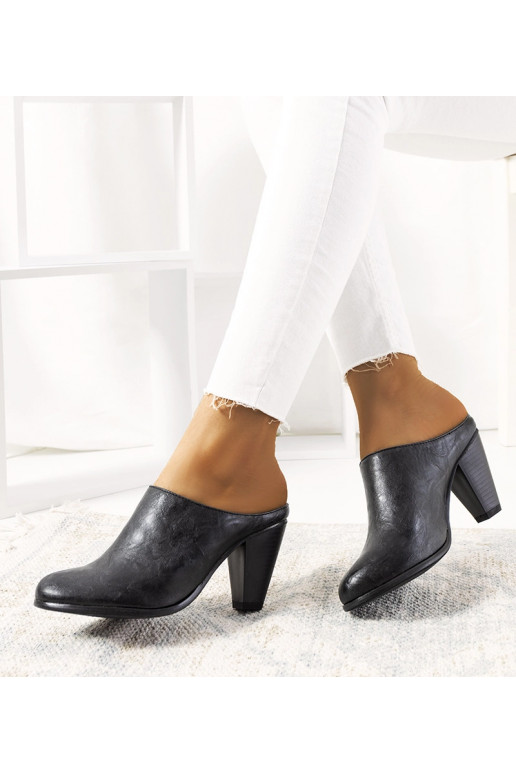 Musta Plotkini kontsaga muulad