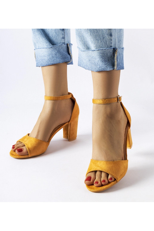 Pruunid Poleti kontsaga sandaalid