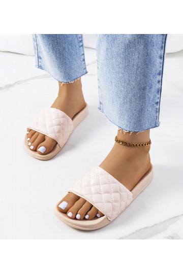 Kate'i roosad tepitud plätud