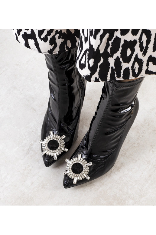 Mustad lakknahast poolsaapad Otto...