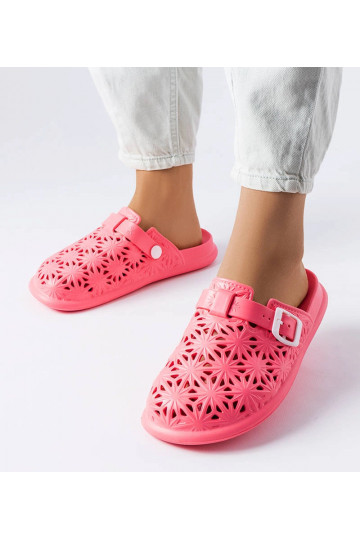 Punased ažuursed kummist...