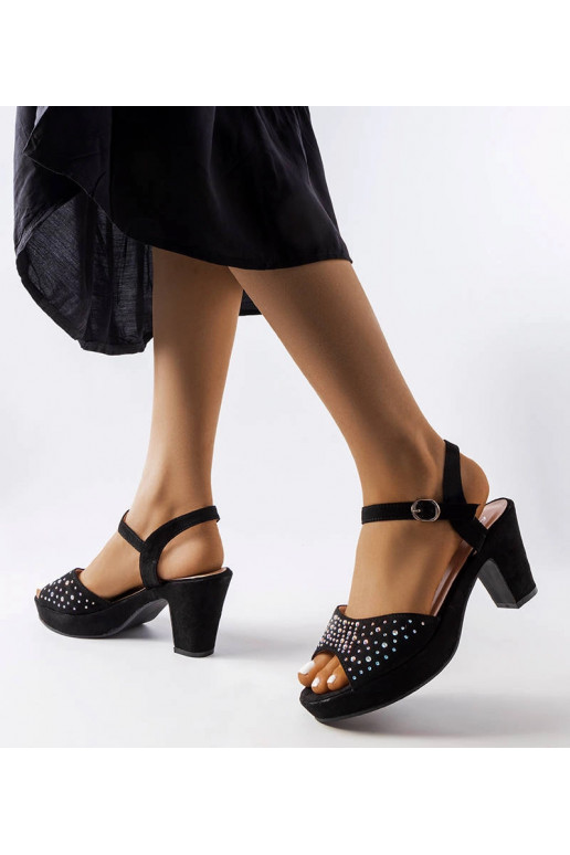 Mustad Beltane kontsaga sandaalid