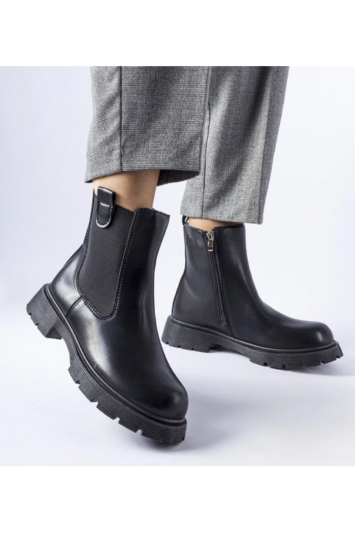 Mustad klassikalised poolsaapad Giacinta