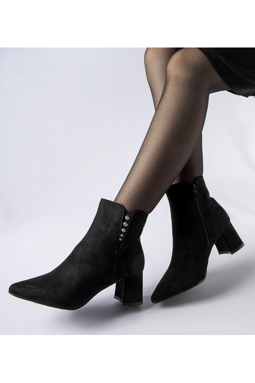 Mustad öko-seemisnahast poolsaapad...