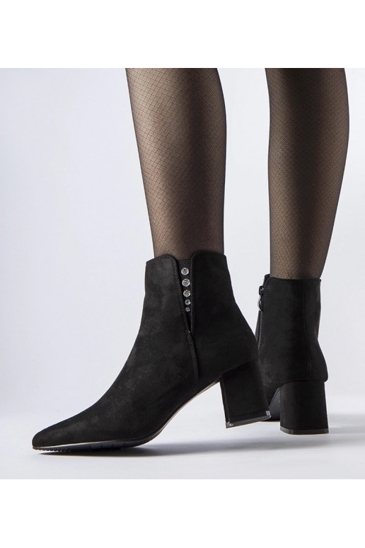 Mustad öko-seemisnahast poolsaapad...