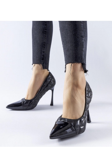 Mustad tepitud Benito kontsad