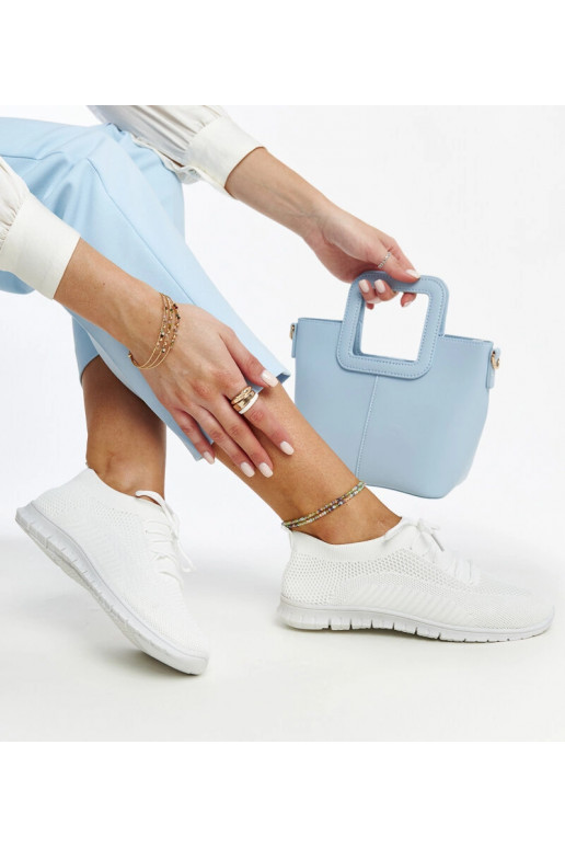 Zahira valgest kangast tossud