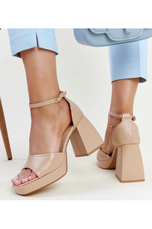 Vesna tumebeežid kõrge kontsaga...