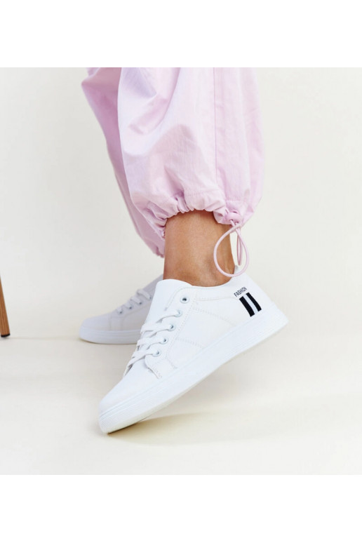 Valged naiste tossud paeltega tossud...