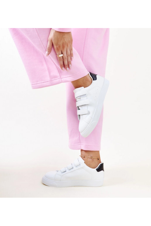 Mustvalged Samala takjakindel tossud