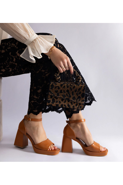 Pruunid Isolina paksud kontsaga...