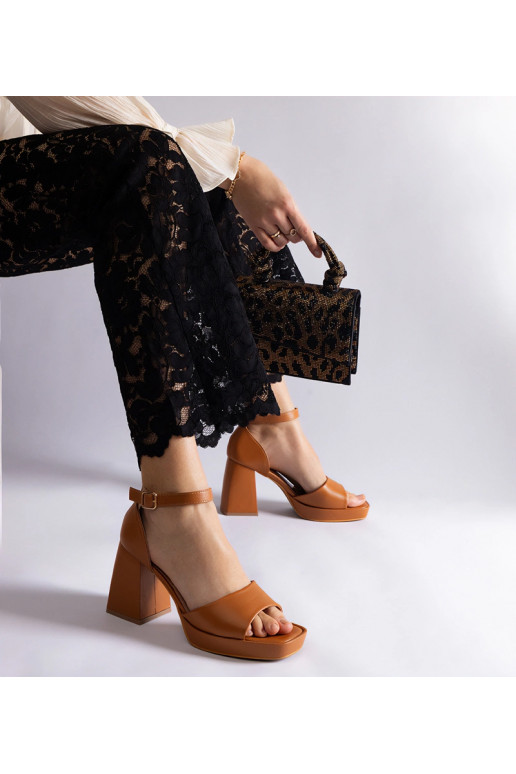 Pruunid Isolina paksud kontsaga...