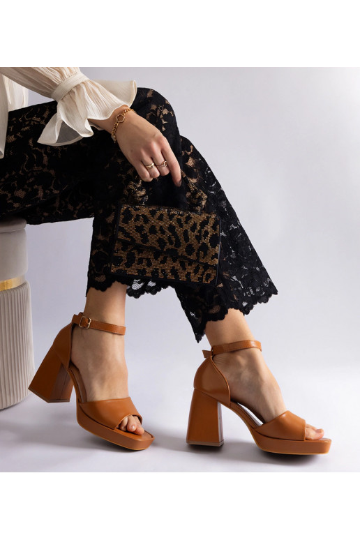 Pruunid Isolina paksud kontsaga...