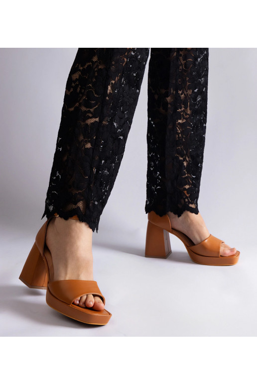 Pruunid Isolina paksud kontsaga...