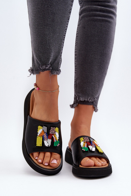 Plätud naturaalsest nahast Pealiste omad kaunistustega msuud Asames Plätud naturaalsest nahast Pealiste omad kaunistustega msuud Asames