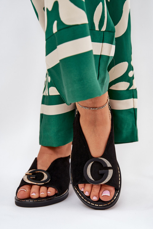 Sellel ondalad sandaalid kaunistustega msuud Haliones Sellel ondalad sandaalid kaunistustega msuud Haliones