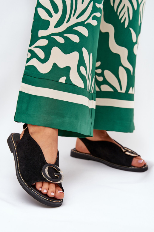 Sellel ondalad sandaalid kaunistustega msuud Haliones Sellel ondalad sandaalid kaunistustega msuud Haliones