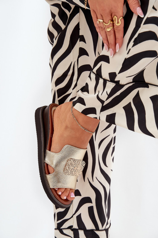 naiste plätud Kiilu peal Eko Pealhk kaunistustega Kuldset värvi Sarela