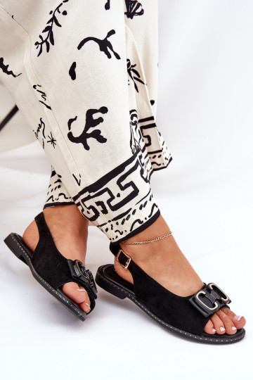 Sellel ondalad sandaalid kaunistustega Eco Suedeosissee msuud Lilria