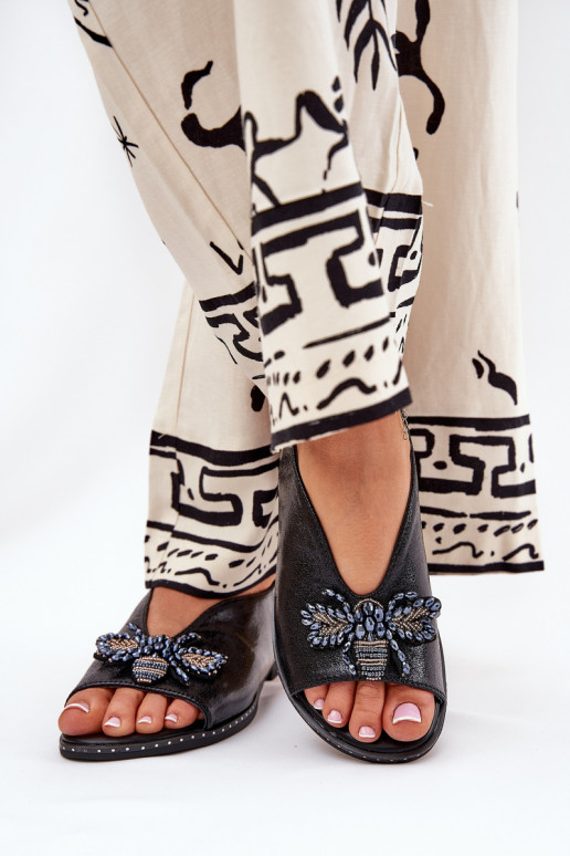 Läikivad Pealistesandaalid kaunistustega sileda tallaga msuud Russona Läikivad Pealistesandaalid kaunistustega sileda tallaga msuud Russona