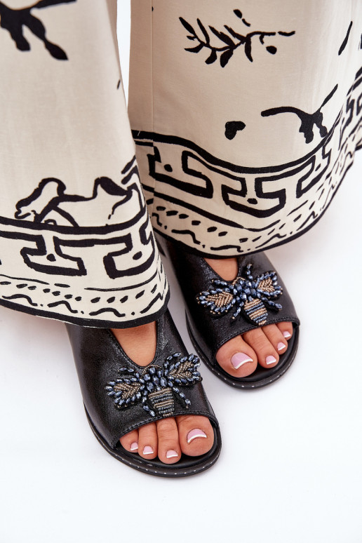 Läikivad Pealistesandaalid kaunistustega sileda tallaga msuud Russona Läikivad Pealistesandaalid kaunistustega sileda tallaga msuud Russona