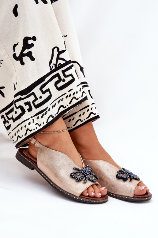 Läikivad Pealistesandaalid kaunistustega sileda tallaga Kuldset värvi Russona Läikivad Pealistesandaalid kaunistustega sileda tallaga Kuldset värvi Russona