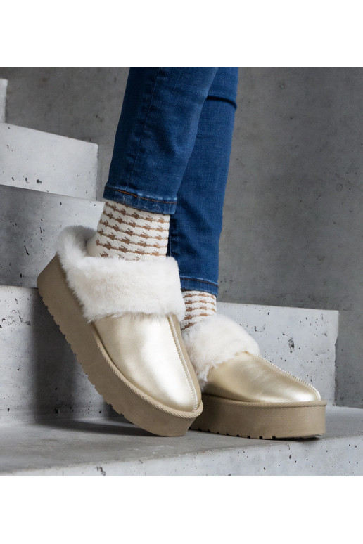 Kuldse platvormiga sussid karusnahaga... Kuldse platvormiga sussid karusnahaga...