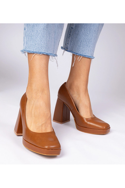 Pruunid kontsad ruudukujulise ninaga...