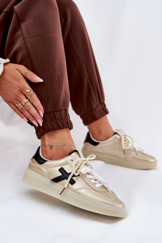 Sellel ondal spordijalatsid Pealiste omad Kuldset värvi Zelevelis Sellel ondal spordijalatsid Pealiste omad Kuldset värvi Zelevelis