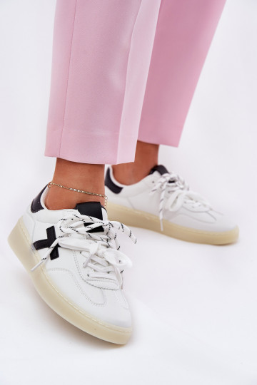 Sellel ondal spordijalatsid Pealiste omad valget värvi Zelevelis 2