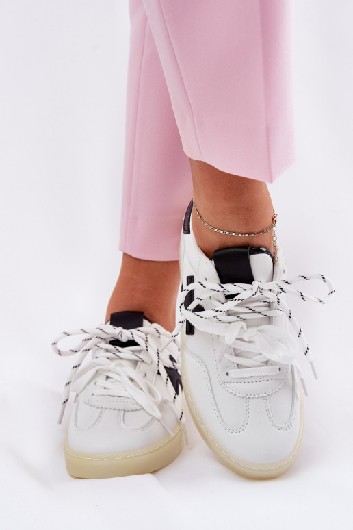 Sellel ondal spordijalatsid Pealiste omad valget värvi Zelevelis