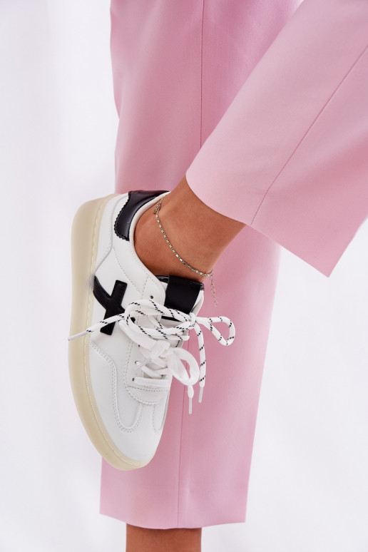 Sellel ondal spordijalatsid Pealiste omad valget värvi Zelevelis