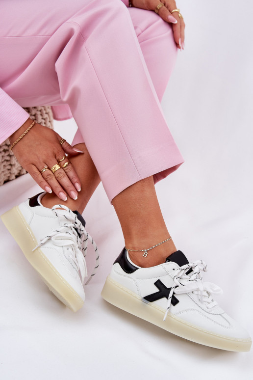 Sellel ondal spordijalatsid Pealiste omad valget värvi Zelevelis