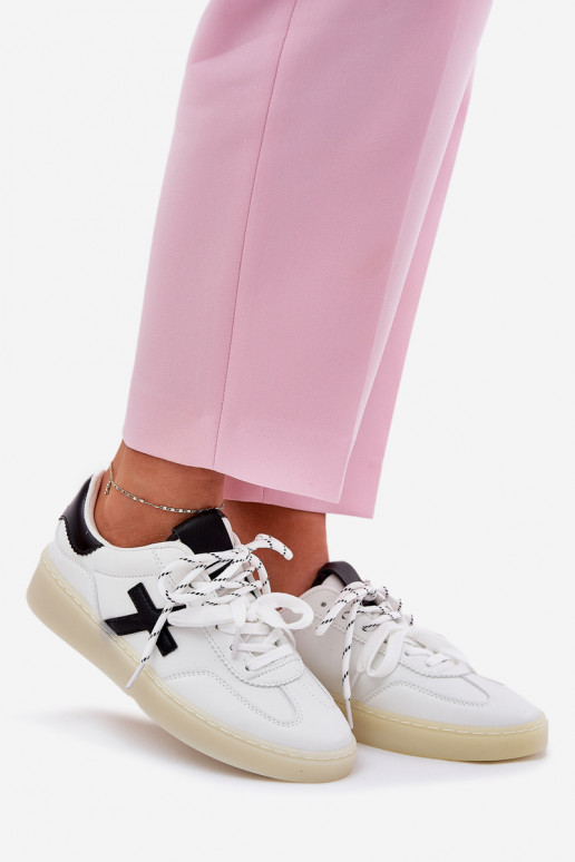 Sellel ondal spordijalatsid Pealiste omad valget värvi Zelevelis