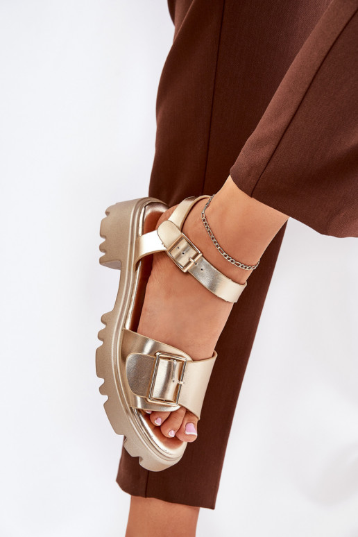 Eko Pealistesandaalid Pealiste omad neetide ja pandlaga Kuldset värvi Gofielle