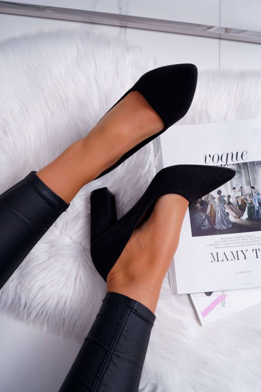 Zomšinised kontsakingad jalanõud...