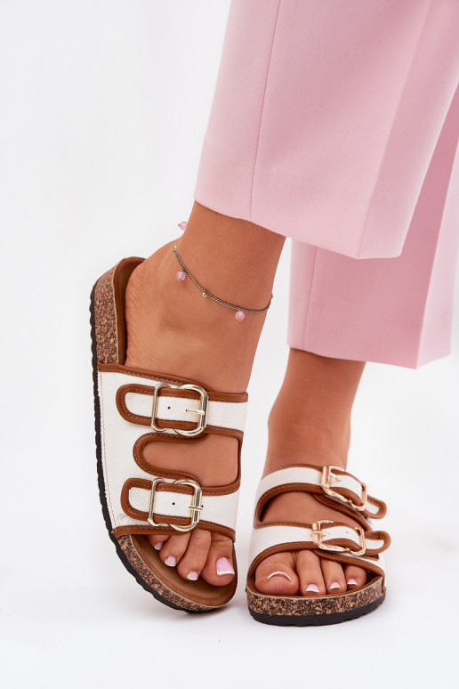 Riidest naiste plätud Korkosissea platvormil neetide ja pandlaga valget värvi Osoffe