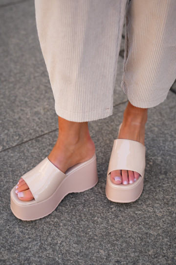 lakiefektiga Naistele sussid platvormiga I Koturnie beežides värvides Nellevia